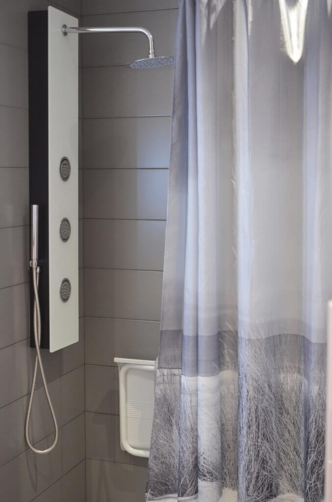 how to clean a shower curtain with vinegar